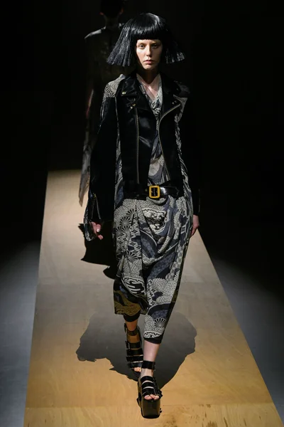 Look 9